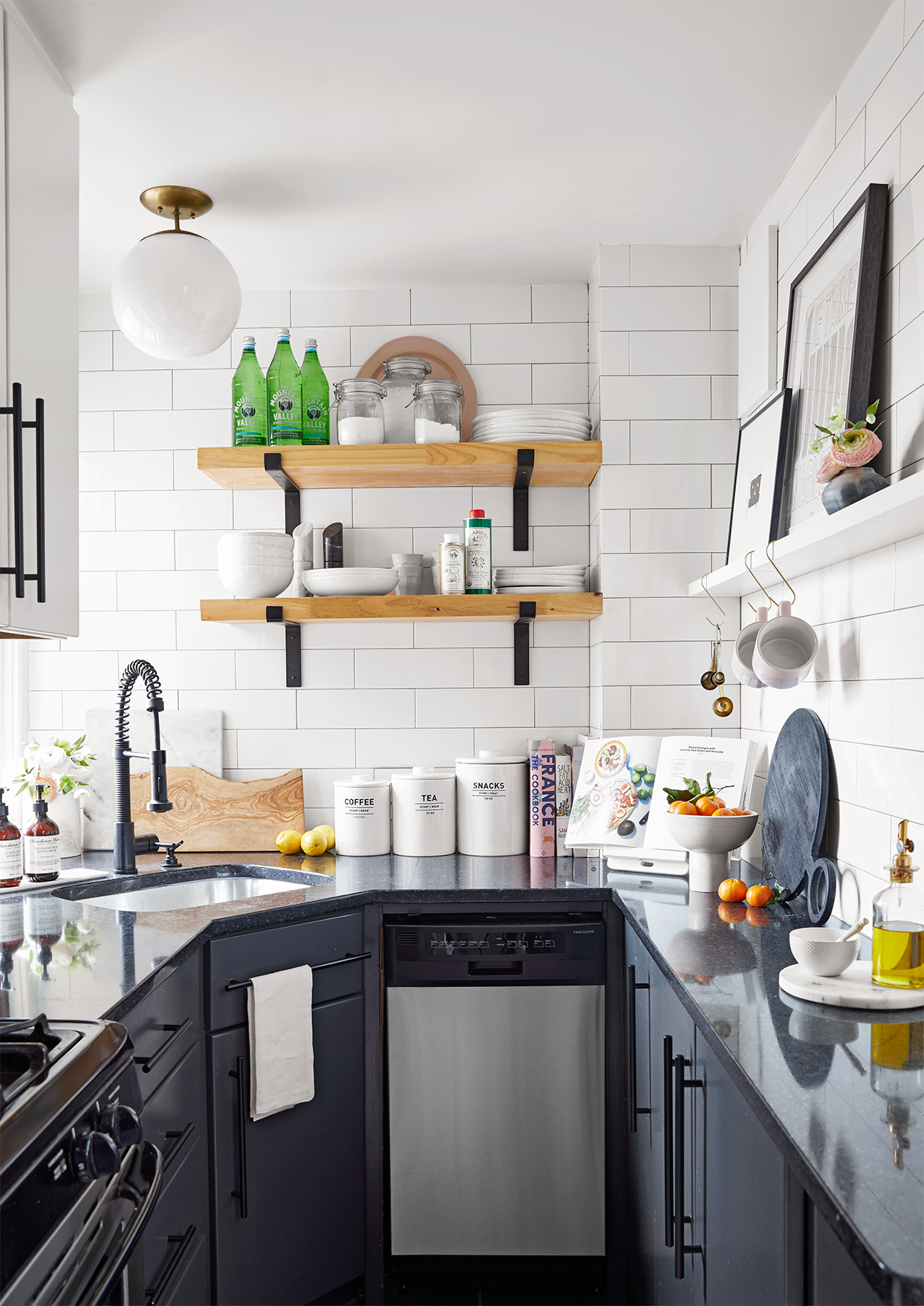 6 Ways To Incorporate Decor In Your Small Kitchen