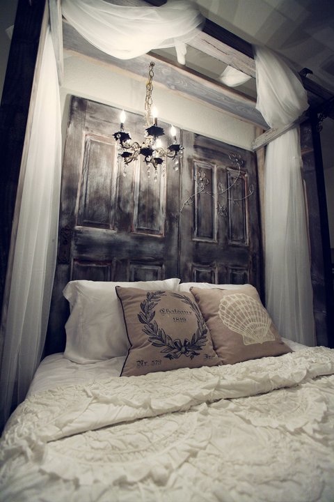 16 Old Doors Used As Dramatic Headboard, Images Of Headboards Made From Doors