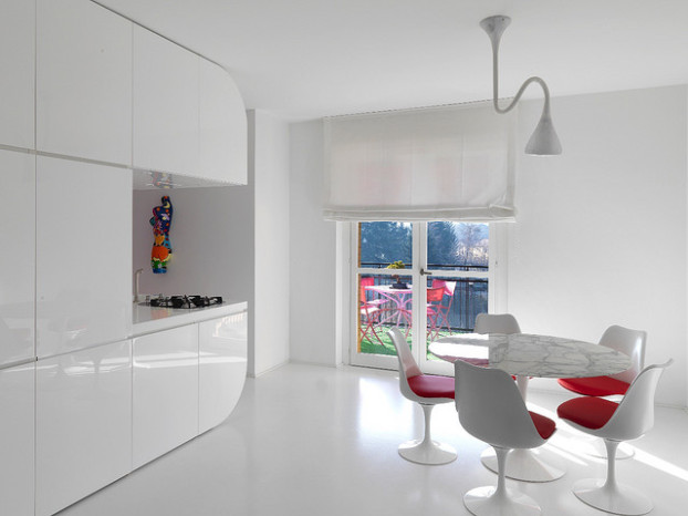 White and red interior 3
