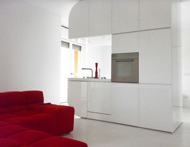 White and red interior 4