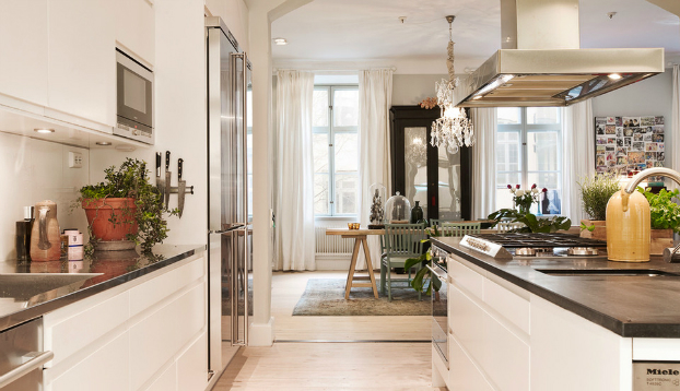 Scandinavian Interior Design With Colour Touches10