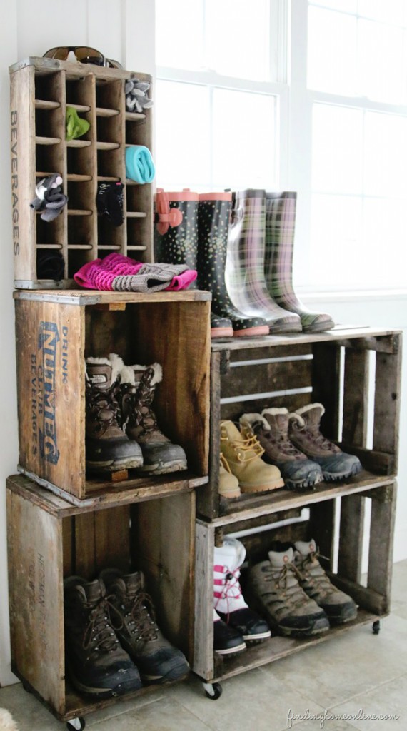  DIY vintage crate boot rack