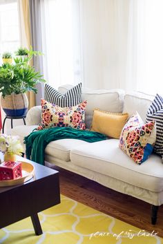 How To Mix Pillow Pattern To Enhance Your Decor 5