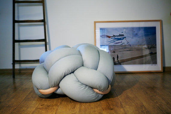 Unique Knot Cushion Inspired by Nautical Elements and Aesthetics 4