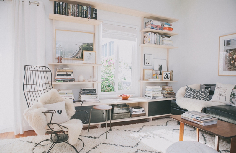 Bohemian Modern Style living room decoratin ideas with black leather sofa 2