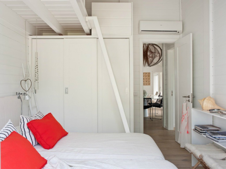 Modernized Cottage Style home interior  15