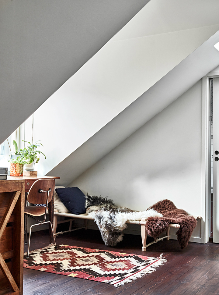 vintage Scandinavian apartment with character 16