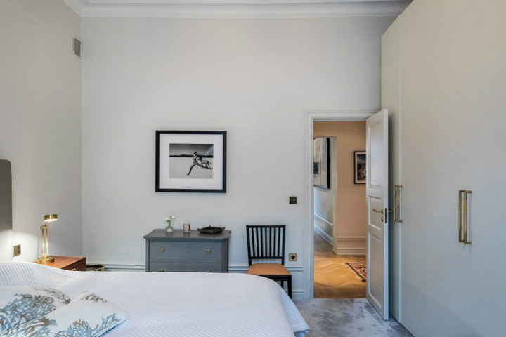 A Parisian Styled Scandinavian Apartment 11