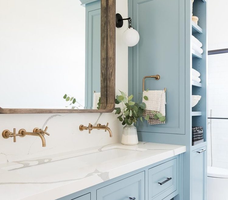 blue bathroom idea with gold touches