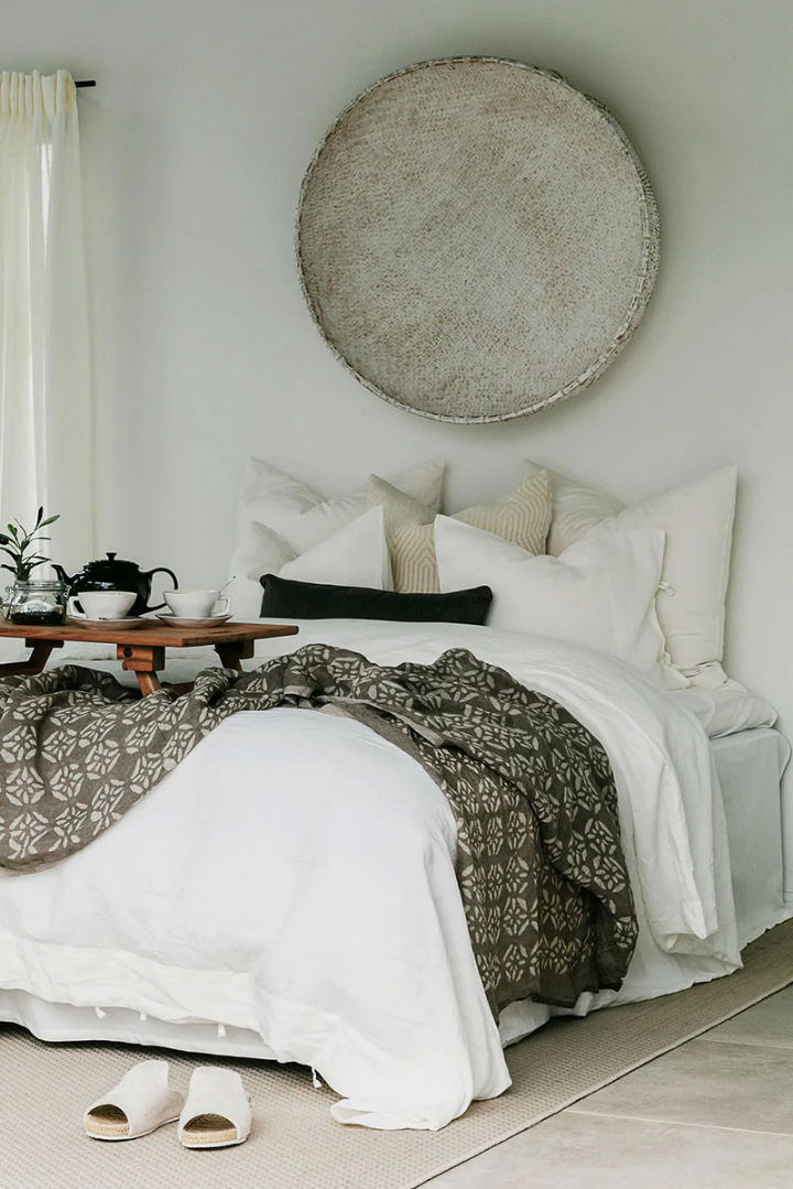 white simple bedroom decor idea