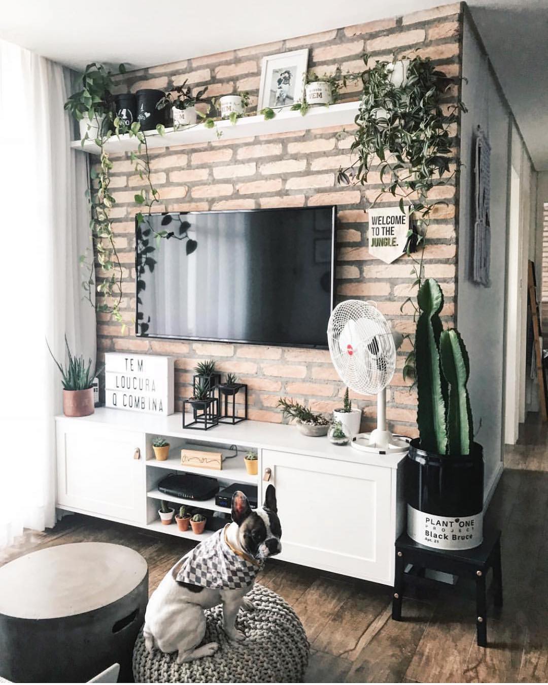 18 Ideas on How to Decorate a TV wall   Decoholic