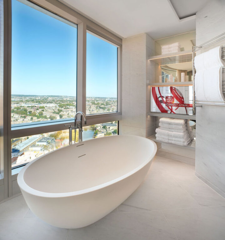 Modern Bathroom With Amazing London View 