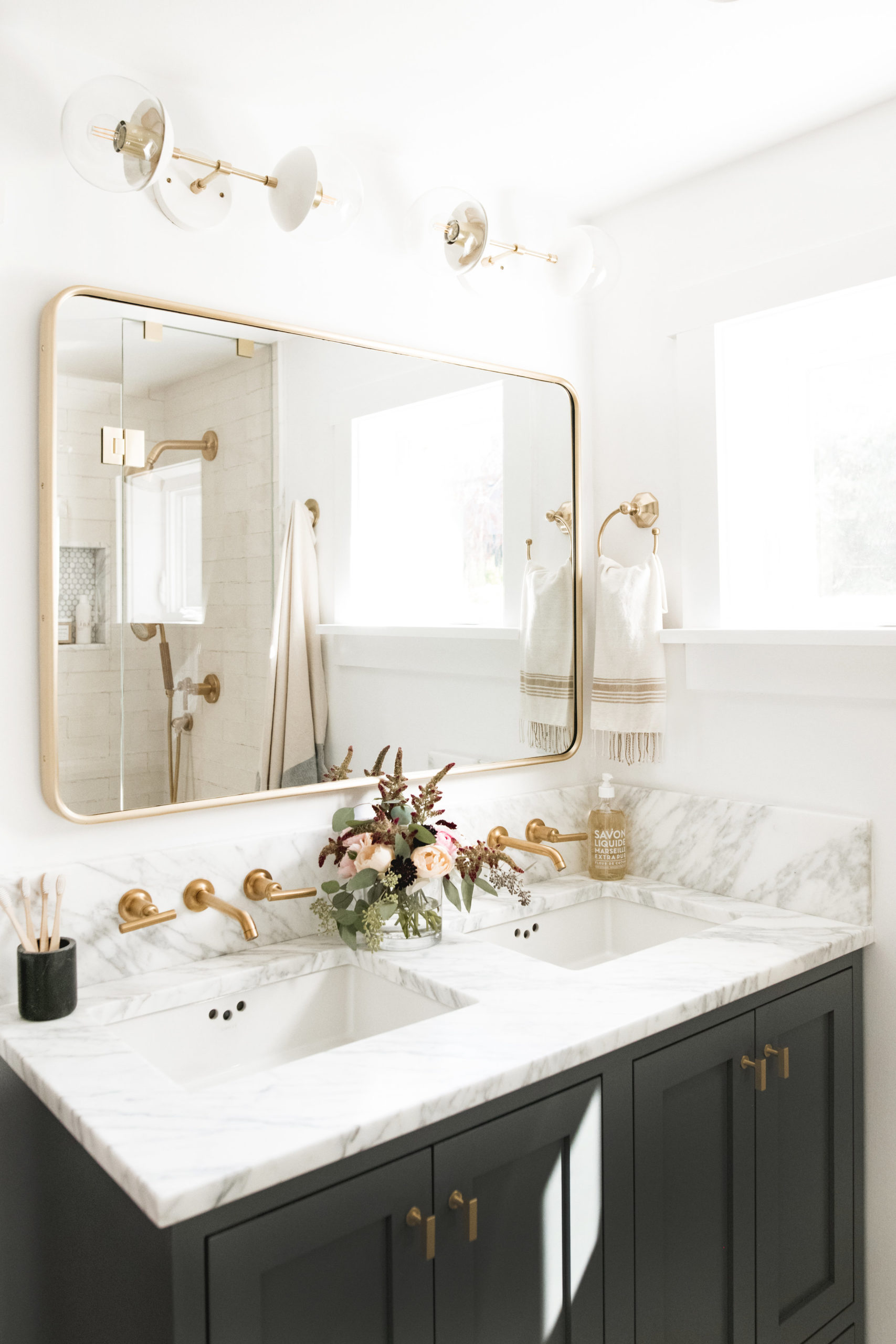 The Best Bathroom Mirror Ideas for 18   Decoholic