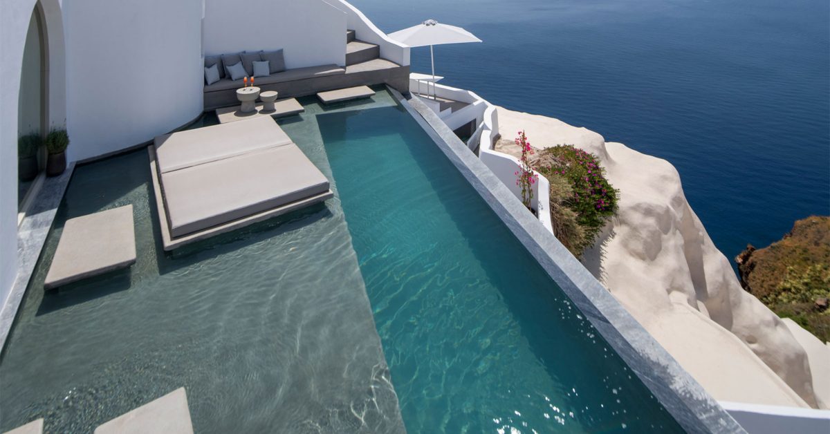 Echoes Luxury Suites in Oia Santorini