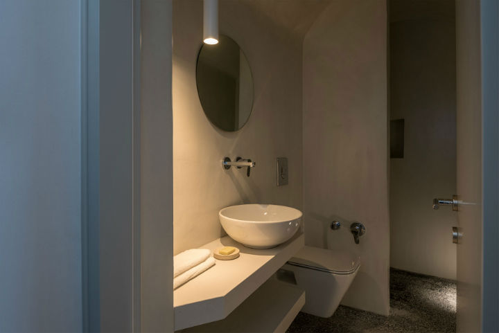 Echoes Luxury Suites in Oia Santorini11