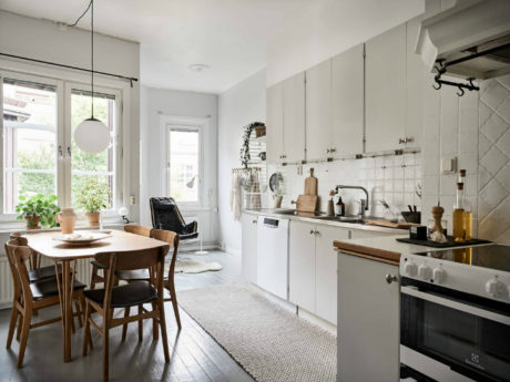 Charming Scandinavian Apartment With Romantic Decorating Style