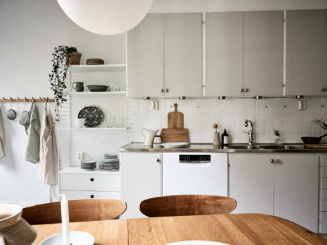 Charming Scandinavian Apartment With Romantic Decorating Style