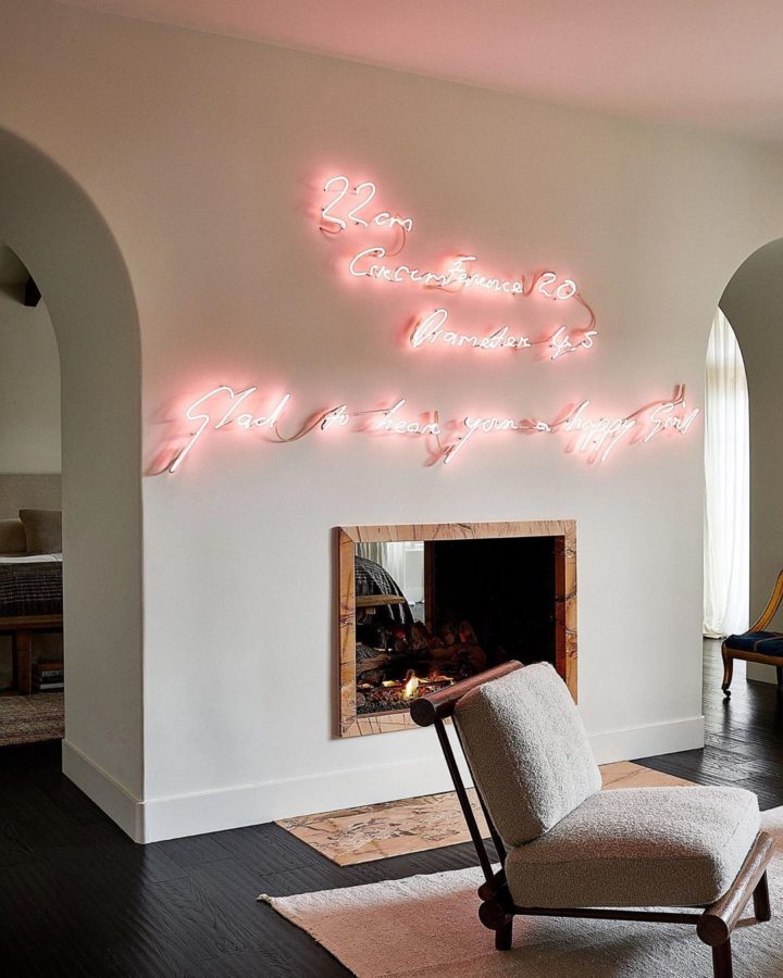 neon-ligh-fireplace-wall-decor