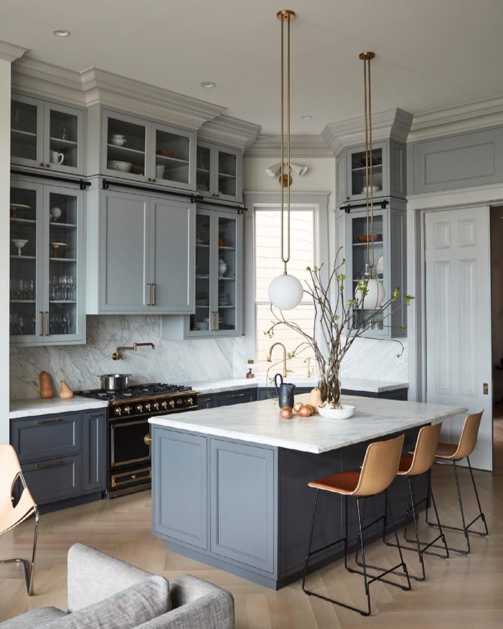 gray-kitchen-design-with-high-to-ceiling-cabinets-3
