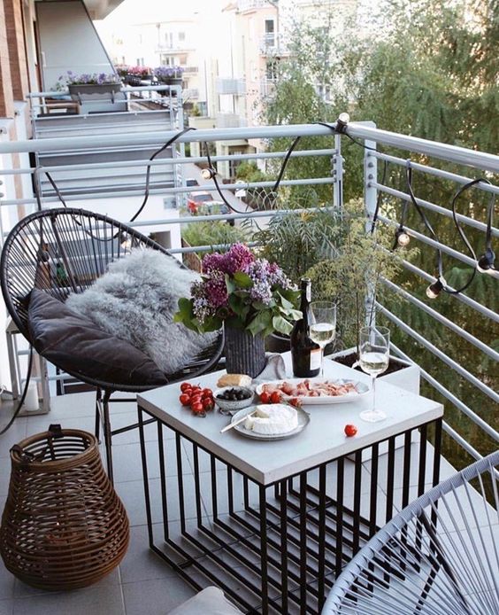 small-balcony-wine-1