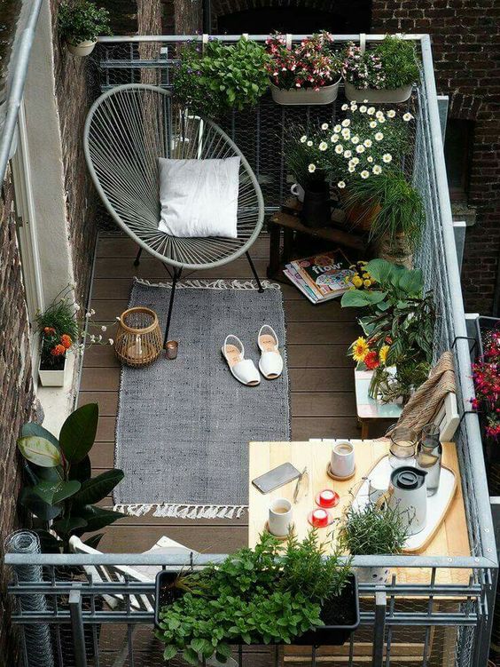 tiny-balcony-decor