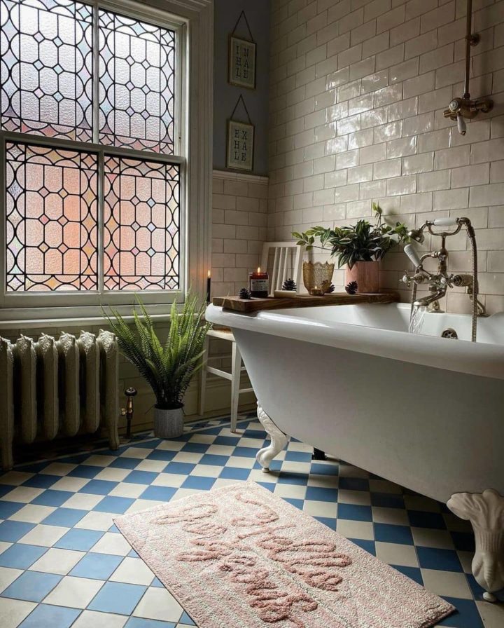 blue-and-white-bathroom-floor-tile