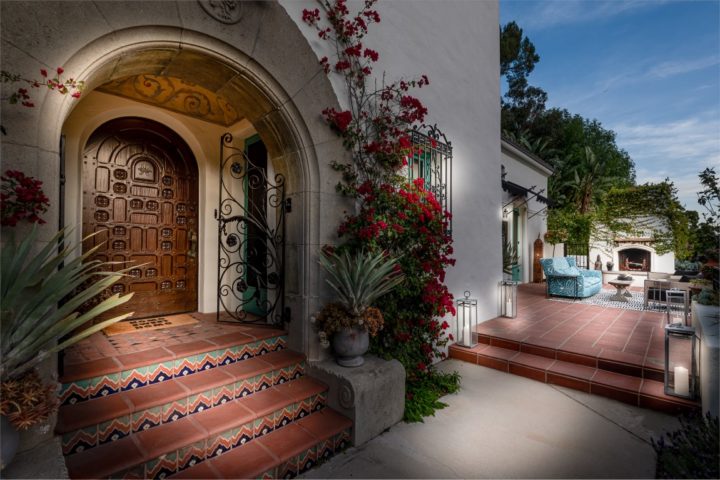 DiCaprio-s-Spanish-Colonial-style-Mansion-2