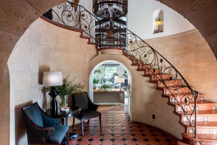 DiCaprio-s-Spanish-Colonial-style-Mansion-3