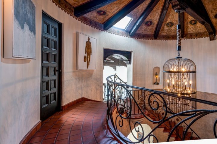 DiCaprio-s-Spanish-Colonial-style-Mansion-8
