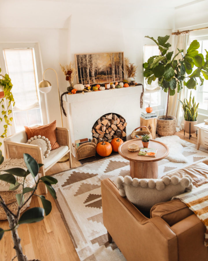 Gorgeous Ways to Decorate Your Living Room With Rich Fall Colors