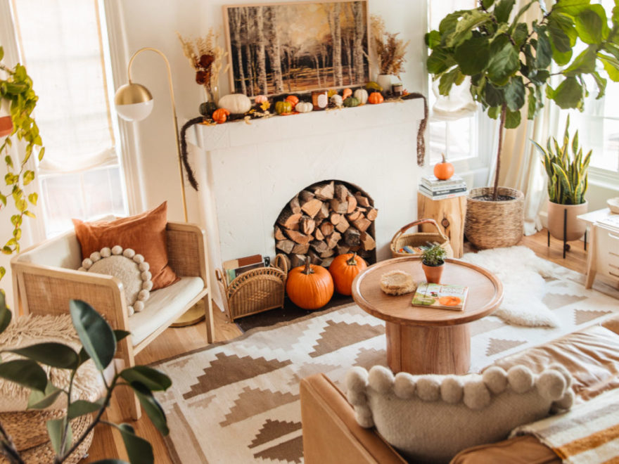 Gorgeous Ways to Decorate Your Living Room With Rich Fall Colors