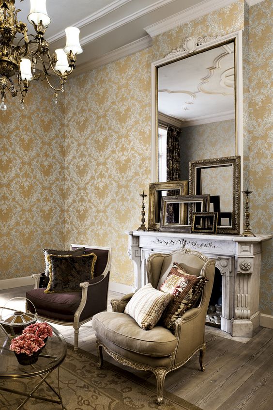 classic-living-room-with-wallpaper