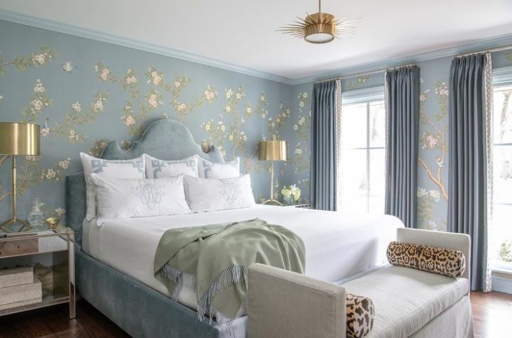 blue-bedroom-with-blue-chinoiserie-wall-mural