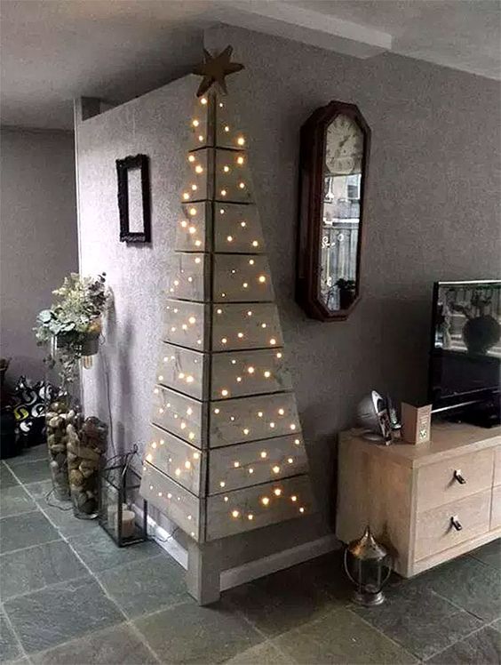 Wall-Mounted Wooden Christmas Tree 1