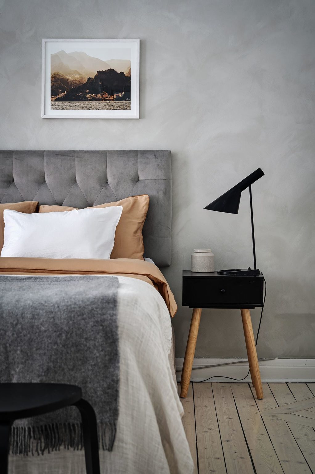 Gallery Detail: Simple Scandinavian Apartment With Lavish Minimalist Interior Design