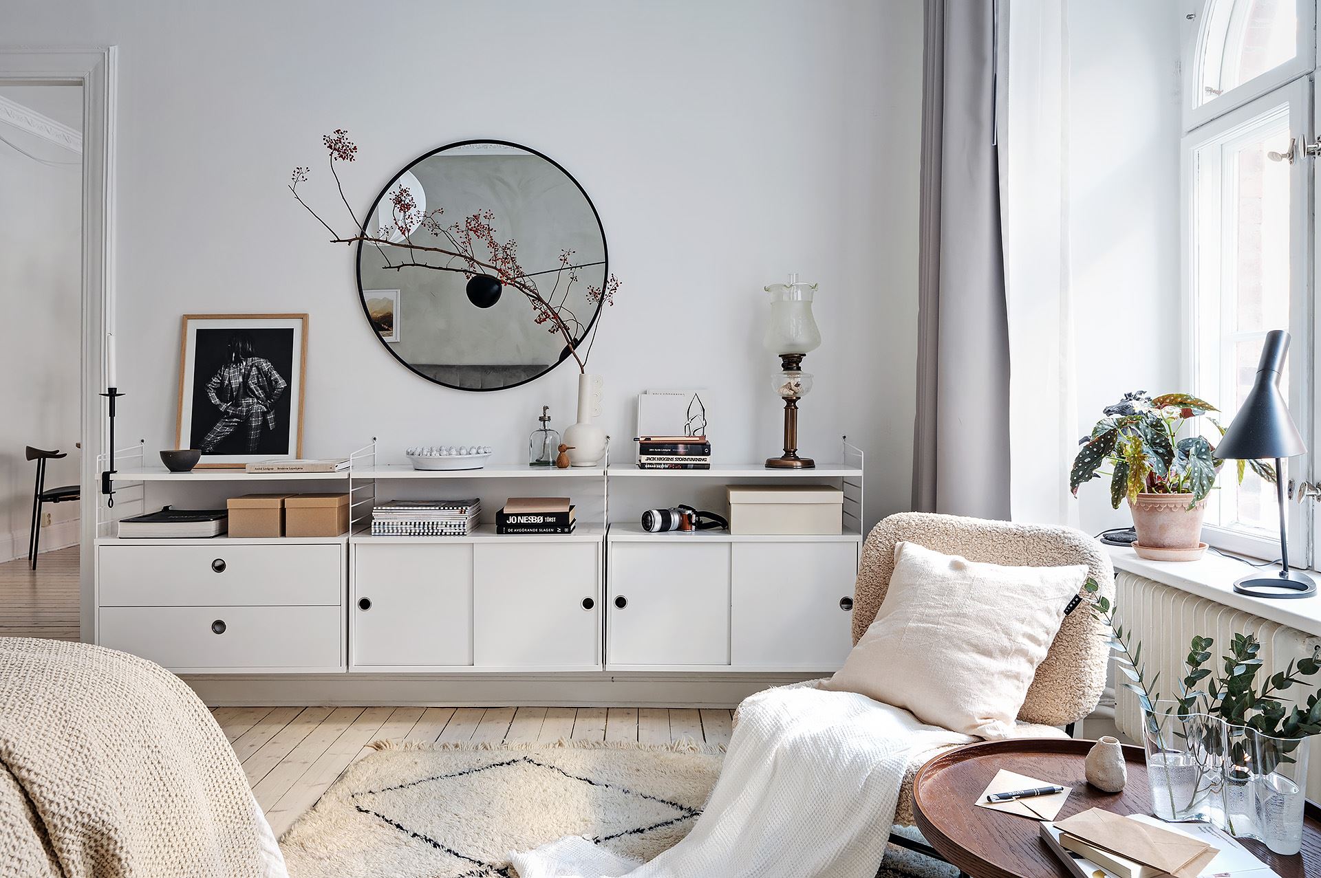 Simple Scandinavian Apartment With Lavish Minimalist Interior Design ... - Easy Budget Scandinavian Apartment Decoration