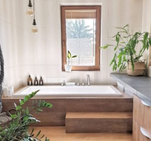 Sunken Bathtub With wood look tiles Steps
