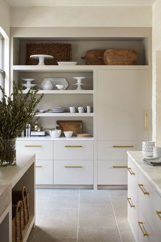 cream-colored-kitchen-cabinets-10