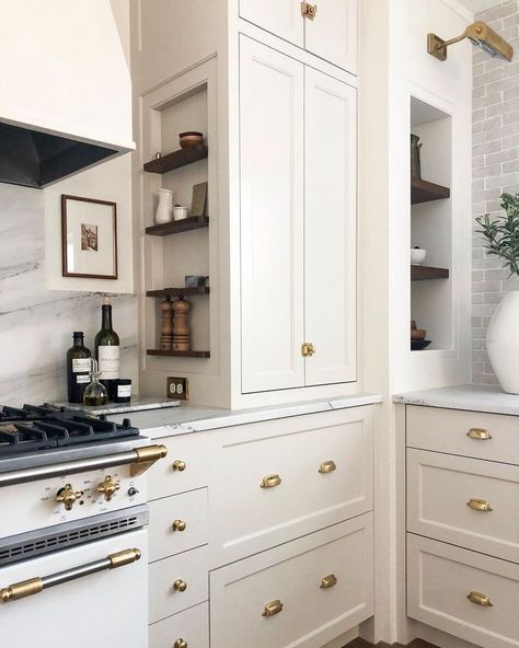 cream-colored-kitchen-cabinets-8