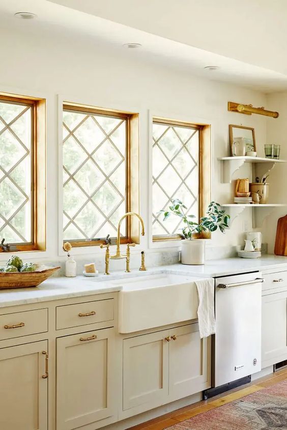cream-colored-kitchen-cabinets-9