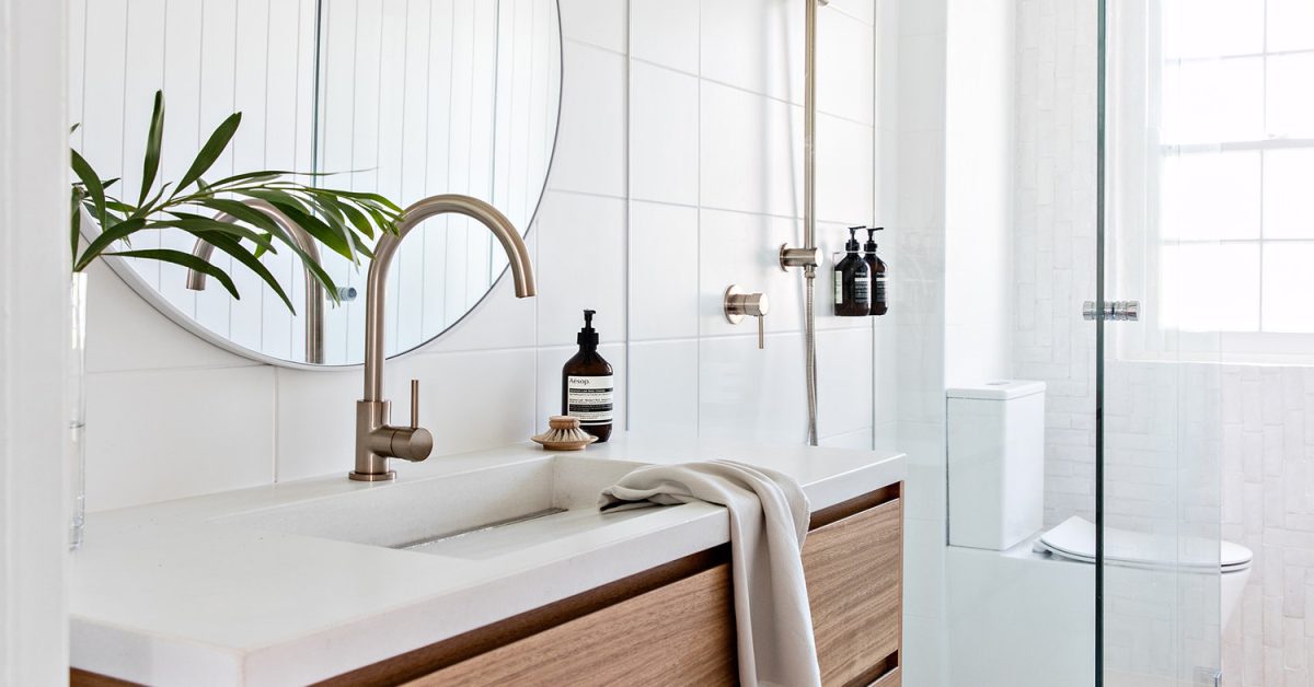how to clean your bathroom fast