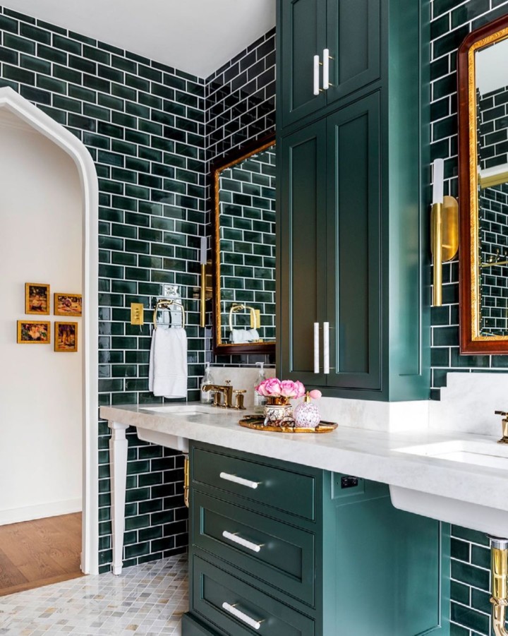 art-deco-bathroom-with-dark-green-tiles
