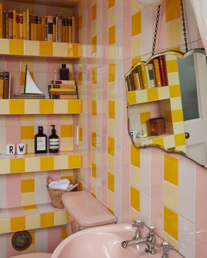 yellow-and-pink-retro-bathroom-3