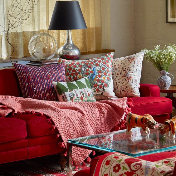 living-room-with-Red-Couch-13