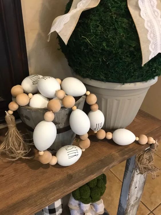 DIY wood Easter Egg Garland