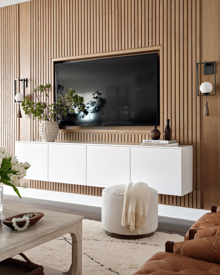 small-living-room-with-tv