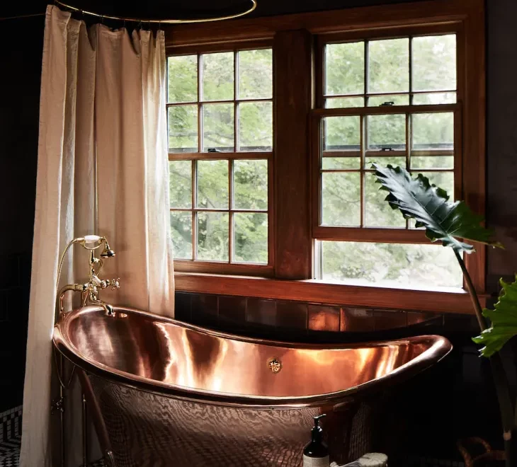 Stunning Copper Bathtubs for a Luxurious Bathing Experience