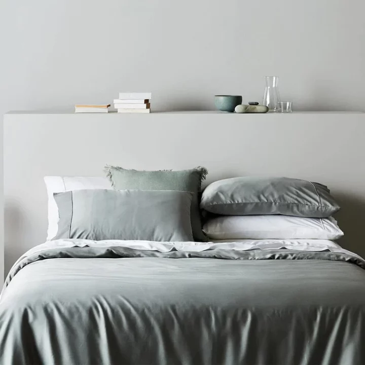 Satin vs. Silk Pillowcases: A Guide to Choosing the Right Pillowcase for You