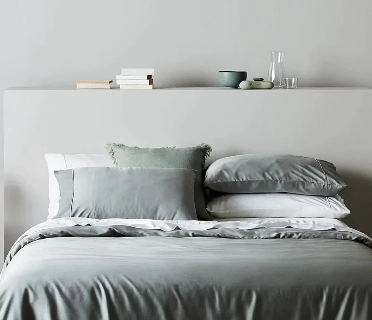 Satin vs. Silk Pillowcases: A Guide to Choosing the Right Pillowcase for You