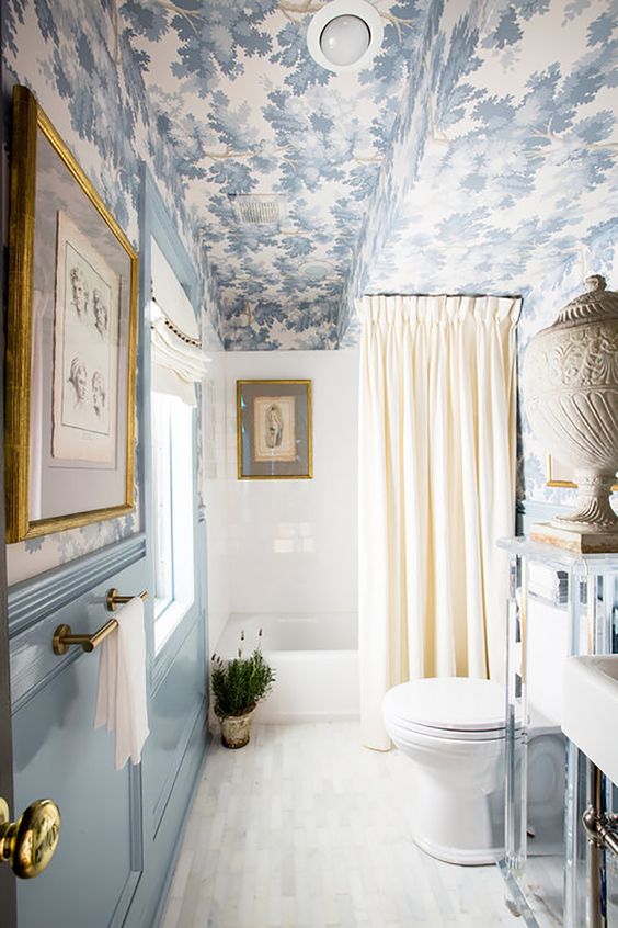bathroom with blue and white wallpaper in ceiling